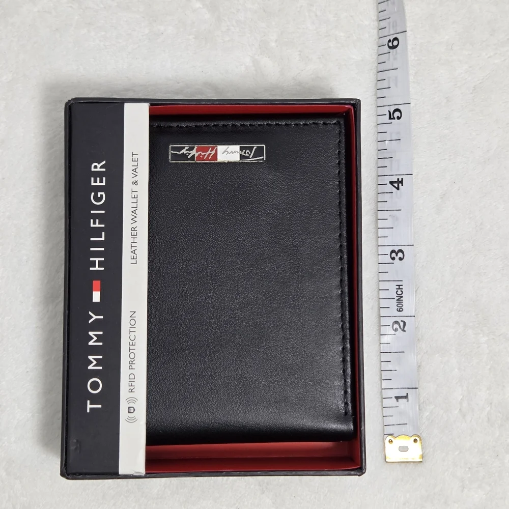 Tommy Hilfiger Black‎ Leather RFID Wallet NEW
